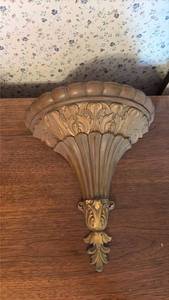 lot 3074 image: Ornate Wall Planter