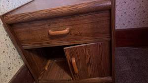 lot 3076 image: Oak Wood Cabinet.