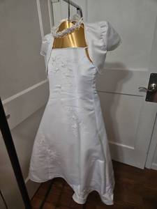 lot 3122 image: White Confirmation Dress with Floral Embroidery and Pearl Details, size 8 girls
