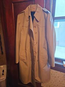 lot 3123 image: Sears Mens Khaki Trench Coat Size 40 Tall