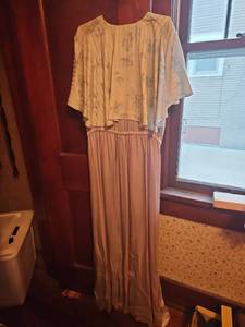 lot 3126 image: Vintage Floral Print Flutter Sleeve Maxi Dress