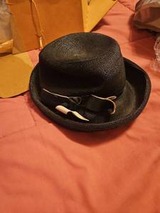 lot 3138 image: Vintage 1940-60 Valenti Black  Fedora Hat with Ribbon Band