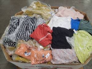 lot 60696 image: Womens Summer Clothing Old Navy - Several Hundred Plus Sizes (X-4X) w tags