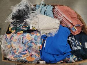 lot 60697 image: Womens Summer Clothing Old Navy - Several Hundred Plus Sizes (X-4X) w tags