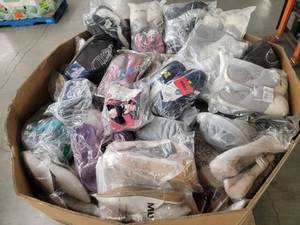lot 60700 image: WomenMen Shoe Variety Pallet