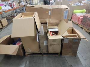 lot 60708 image: Mixed Pallet of Open Box playhouse Pieces