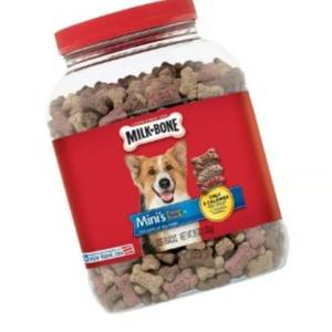 lot 1849 image: JM Smuckers MilkBone Beef, Chicken, and Bacon Biscuit For Dogs 36 oz 8.0 in. 1 pk