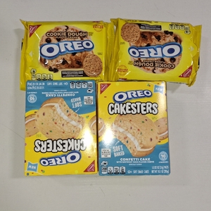 lot 11676 image: Lot of cookies oreo cakesters and oreo cookie dough