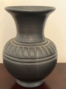 lot 108 image: Vintage South American Pottery Vase, Lama Obscura, Mexico