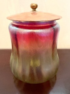 lot 118 image: Antique Amberlina Glass Biscuit Jar
