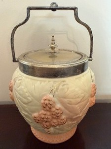 lot 121 image: Antique Biscuit Jar, Worcester England