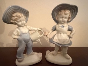 lot 142 image: Vintage Boy and Girl Porcelain Figurines