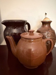 lot 156 image: Vintage Pitcher, Oil Lamp and Tea Pot (has a chip - please see pictures)