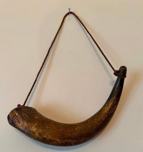 lot 184 image: Antique Powder Horn