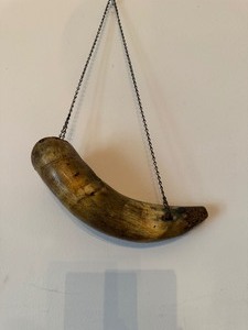 lot 185 image: Antique Powder Horn