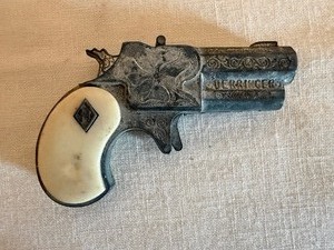 lot 190 image: Vintage Hubley Derringer Toy Cap Gun