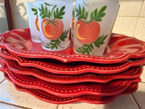 lot 242 image: Juice Glasses and Pioneer Woman Plates