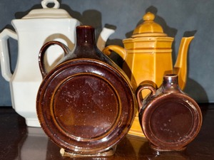 lot 263 image: Vintage Ironstone and Royal Sealy Coffee Pots and (2) Jugs