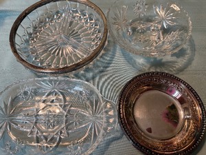 lot 271 image: Vintage Cut Class and Sillverplate Pieces