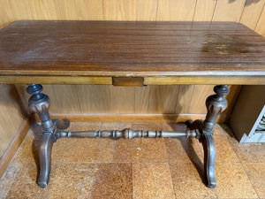 lot 317 image: Antique Imperial Tabletwo Drop Leaf Table (has surface damage)