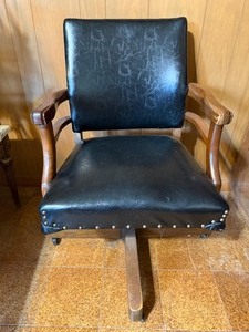 lot 319 image: Vintage Robert James Co Office Chair
