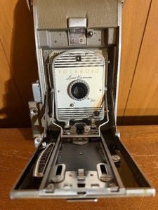 lot 324 image: Vintage Polaroid Land Camera