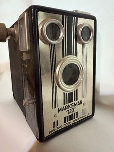 lot 326 image: Vintage Zenith Marksman 120 Box Camera