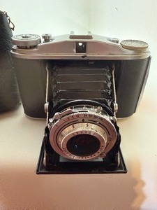 lot 327 image: Vintage Ansco Speedex Camera