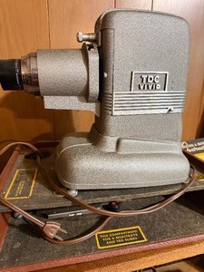 lot 328 image: Vintage Three Dimensions Co Projector in Case