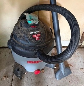 lot 603 image: Shop Vac