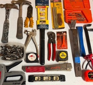 lot 612 image: Misc Tools From Around the Garage