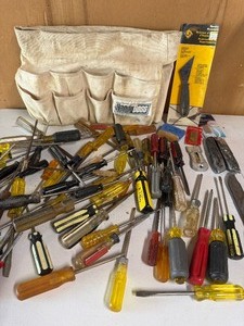 lot 618 image: Bucket Tool Bag, Screwdrivers and More