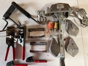 lot 623 image: Misc Tools From Around the Garage, Come Along, Chalk Lines and More