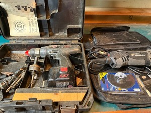 lot 629 image: Multi Tool, Drill and Misc Bits