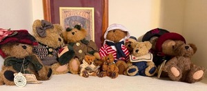 lot 379 image: Boyds Bears