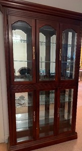 lot 390 image: MCM Glass and MIrror Display Cabinet