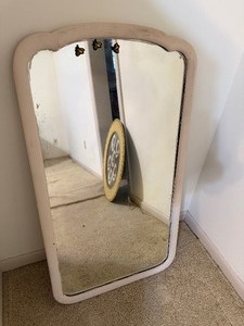 lot 404 image: Vintage Mirror and Round Frame