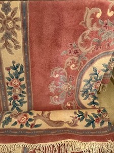 lot 414 image: HUGE Area Rug, 96 x 134