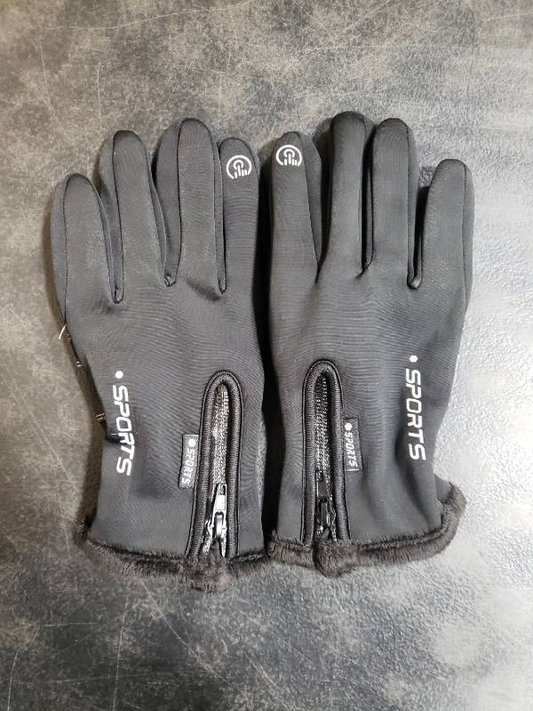 lot 3345 image: Black Winter Gloves Medium