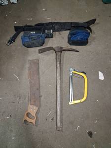 lot 15 image: Mixed Hand Tools and Work Belt Set