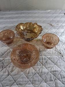 lot 60 image: Depression Era Glass Tableware Set