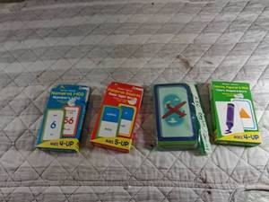 lot 78 image: Bilingual Spanish English Educational Flash Cards Set