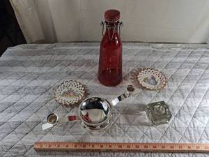 lot 84 image: Mixed Collectibles and Glassware Lot