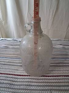 lot 91 image: One Gallon Clear Glass Jug with Handle