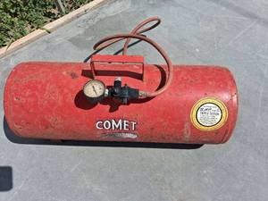 lot 96 image: Comet Portable Air Tank with Pressure Gauge