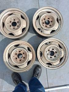 lot 107 image: Set of 4 Steel Wheels 16 Inch 6 Lug Pattern