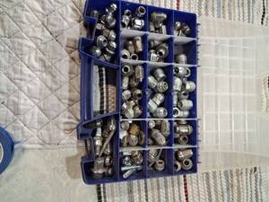 lot 141 image: Mixed Hydraulic Fittings and Adapters Collection