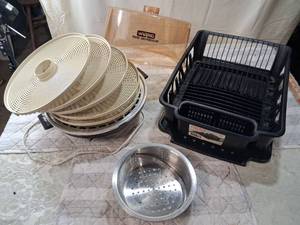 lot 172 image: Waring Food Dehydrator with Trays and Accessories
