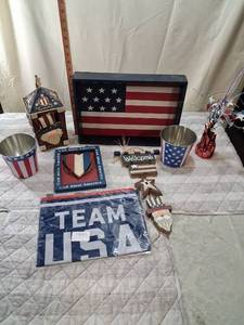 lot 176 image: Patriotic American Themed Decorative Collection Bundle