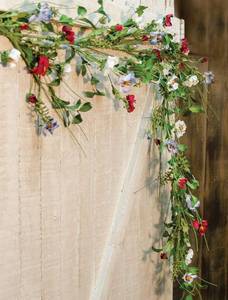 lot 3744 image: CWI Poppy Garland - 5ft Indoor Holiday Garland for Mantle